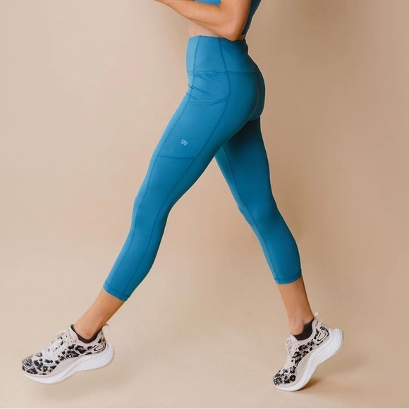 Albion Intention Flow 3/4 Leggings in Cobalt Size Large - Picture 1 of 9